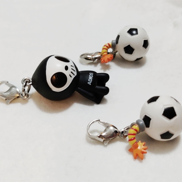 SOLD - Tokidoki Frenzies Soccer Bomb Adios - Picture 5 of 6